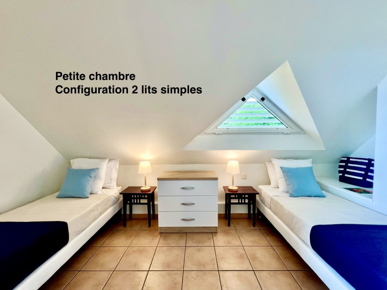 Petite chambre, configuration 2 lits simples